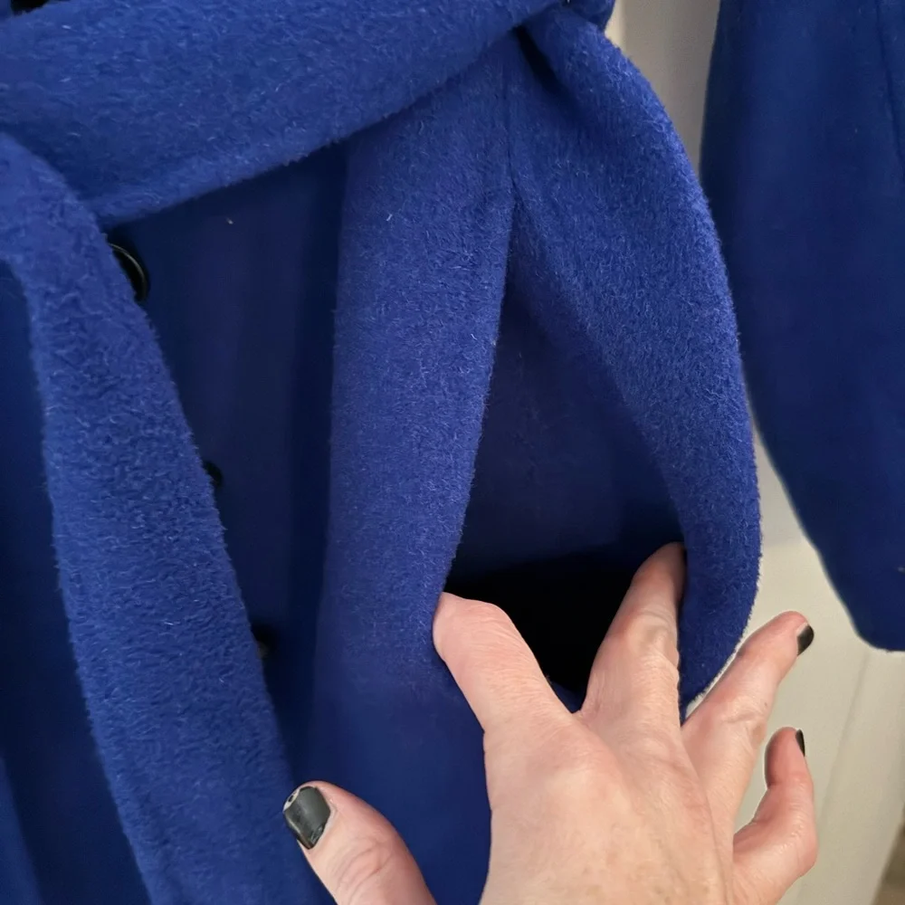 Elegant Blue Belted Coat - Picture 3 of 4